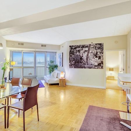 Dharma Home Suites Jc At Exchange Place ジャージーシティ エクステリア 写真