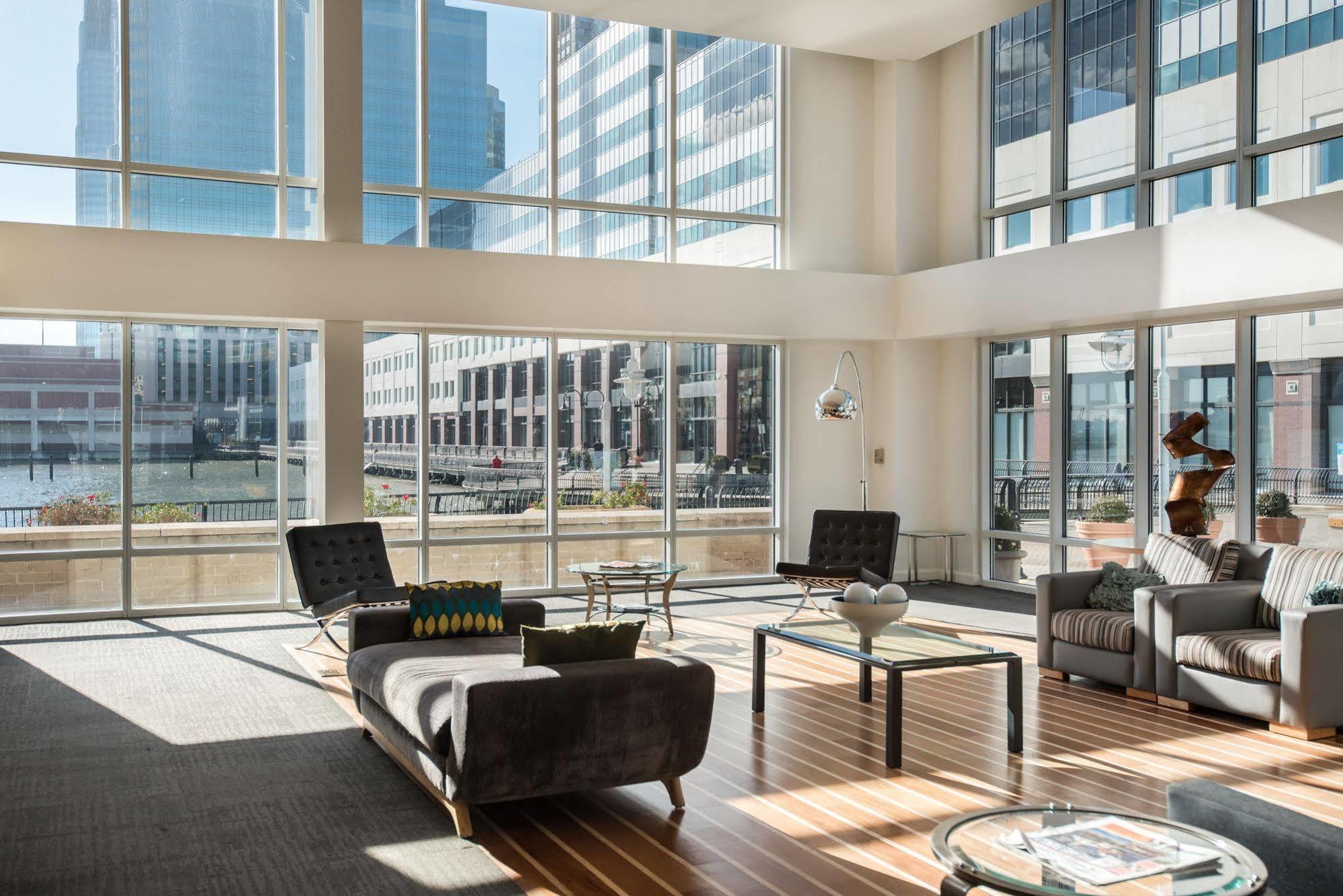 Dharma Home Suites Jc At Exchange Place ジャージーシティ エクステリア 写真