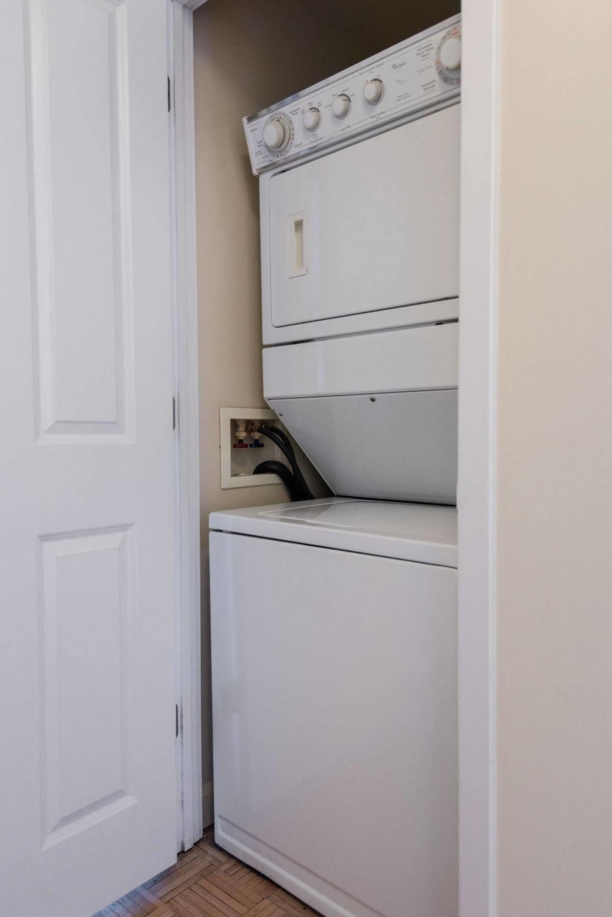 Dharma Home Suites Jc At Exchange Place ジャージーシティ エクステリア 写真