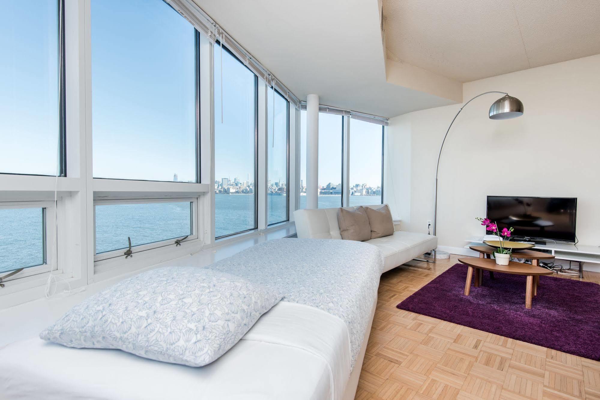 Dharma Home Suites Jc At Exchange Place ジャージーシティ エクステリア 写真