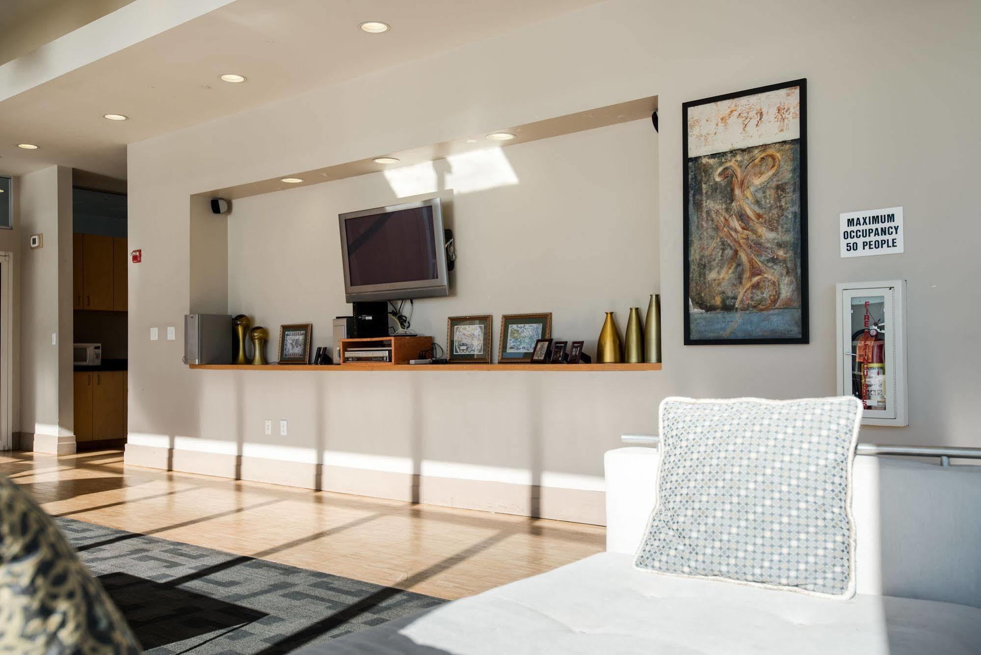Dharma Home Suites Jc At Exchange Place ジャージーシティ エクステリア 写真