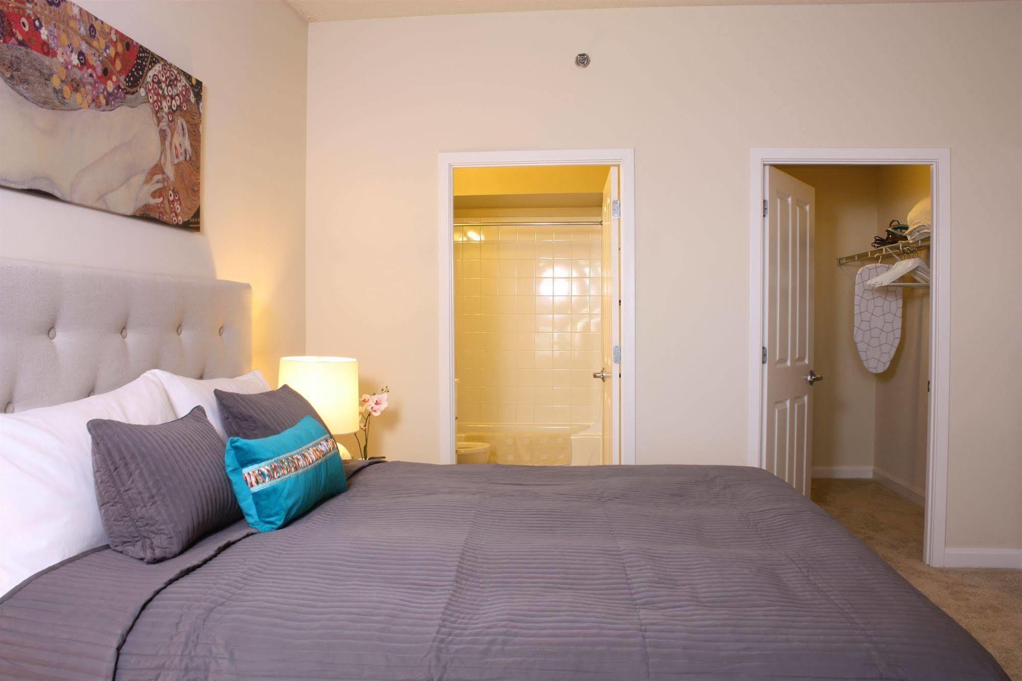 Dharma Home Suites Jc At Exchange Place ジャージーシティ エクステリア 写真