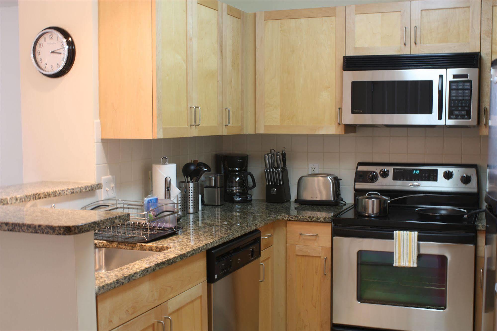 Dharma Home Suites Jc At Exchange Place ジャージーシティ エクステリア 写真