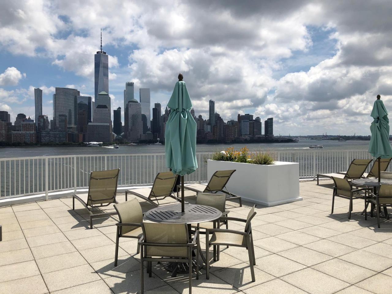 Dharma Home Suites Jc At Exchange Place ジャージーシティ エクステリア 写真