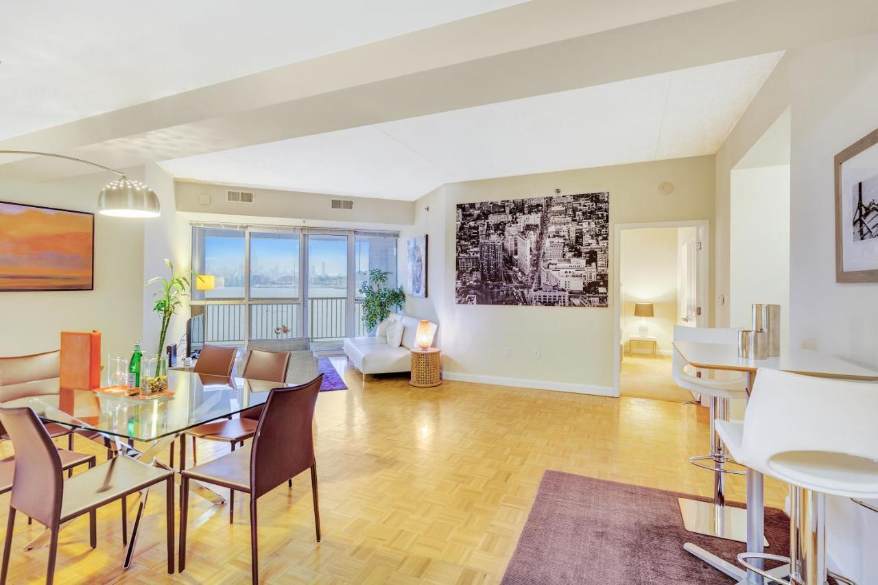 Dharma Home Suites Jc At Exchange Place ジャージーシティ エクステリア 写真
