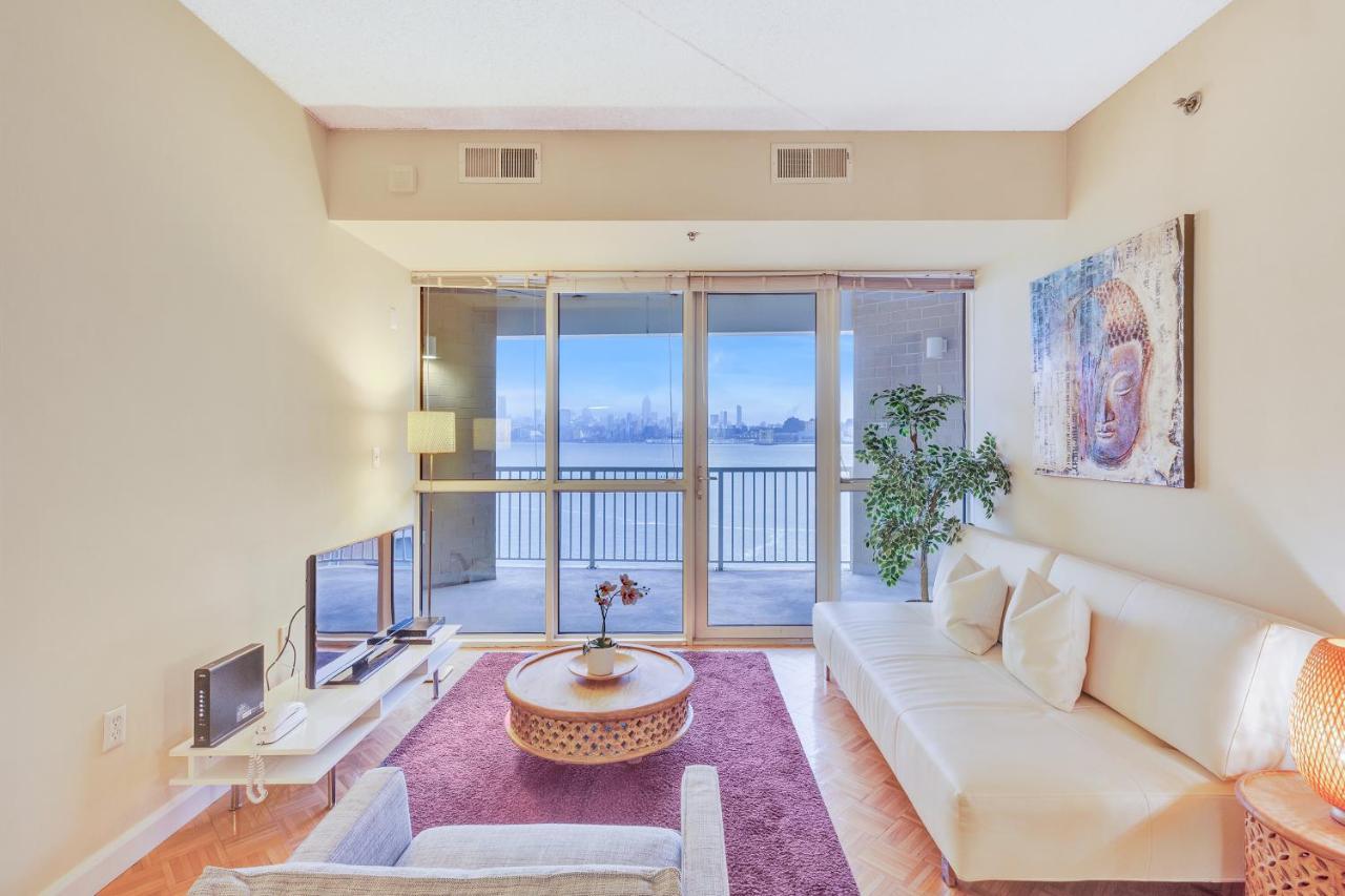 Dharma Home Suites Jc At Exchange Place ジャージーシティ エクステリア 写真