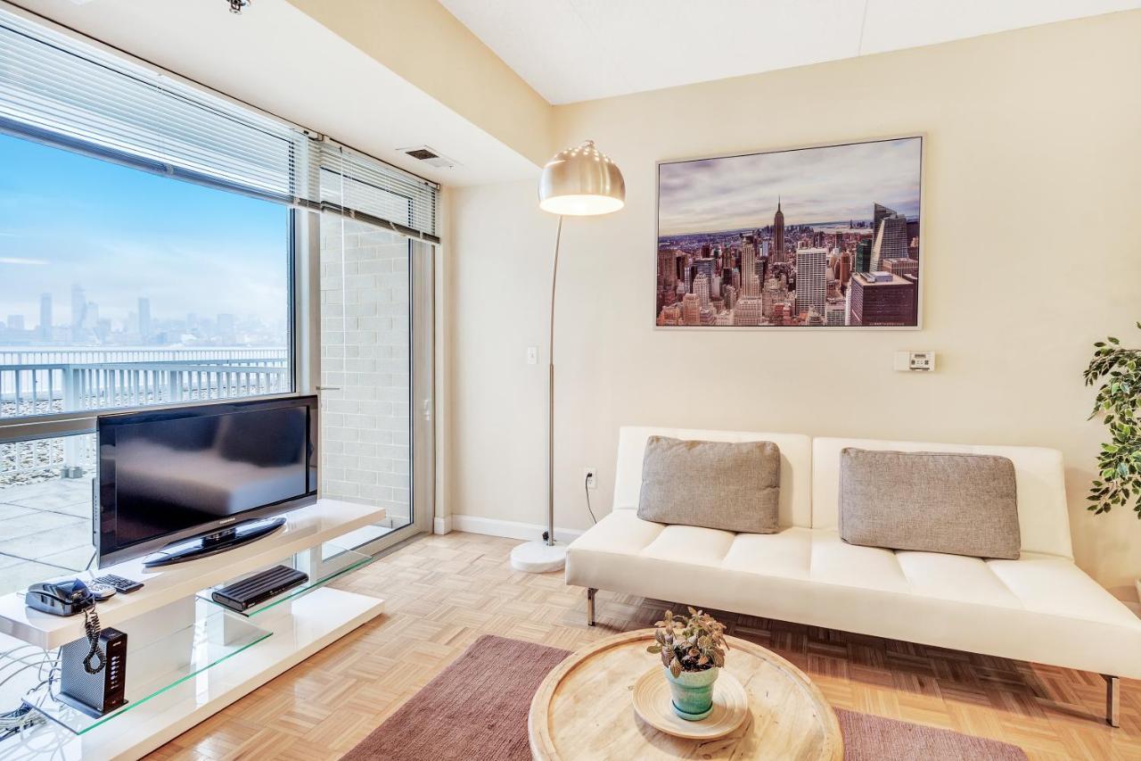 Dharma Home Suites Jc At Exchange Place ジャージーシティ エクステリア 写真