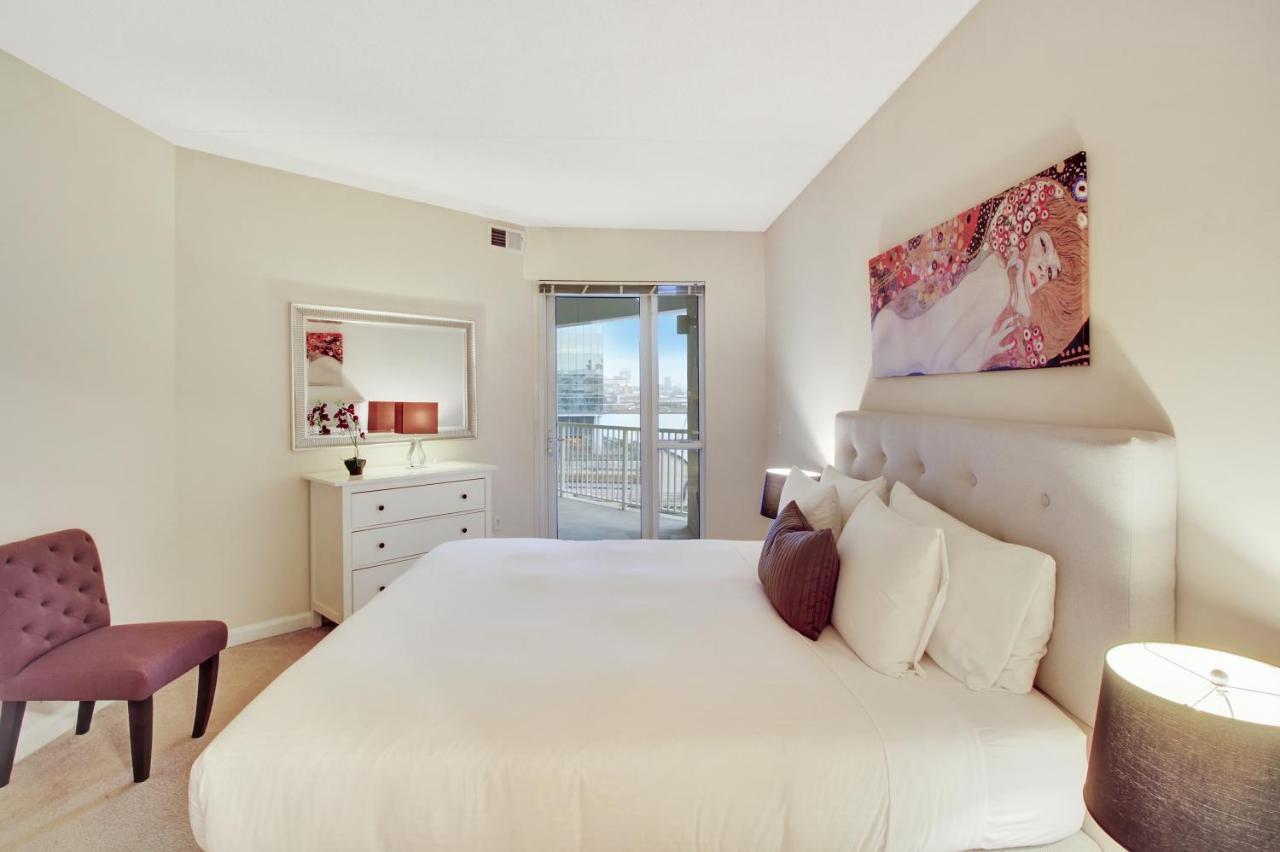 Dharma Home Suites Jc At Exchange Place ジャージーシティ エクステリア 写真