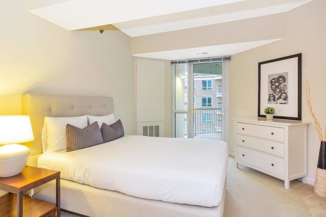 Dharma Home Suites Jc At Exchange Place ジャージーシティ エクステリア 写真