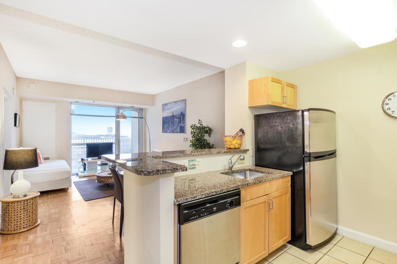 Dharma Home Suites Jc At Exchange Place ジャージーシティ エクステリア 写真