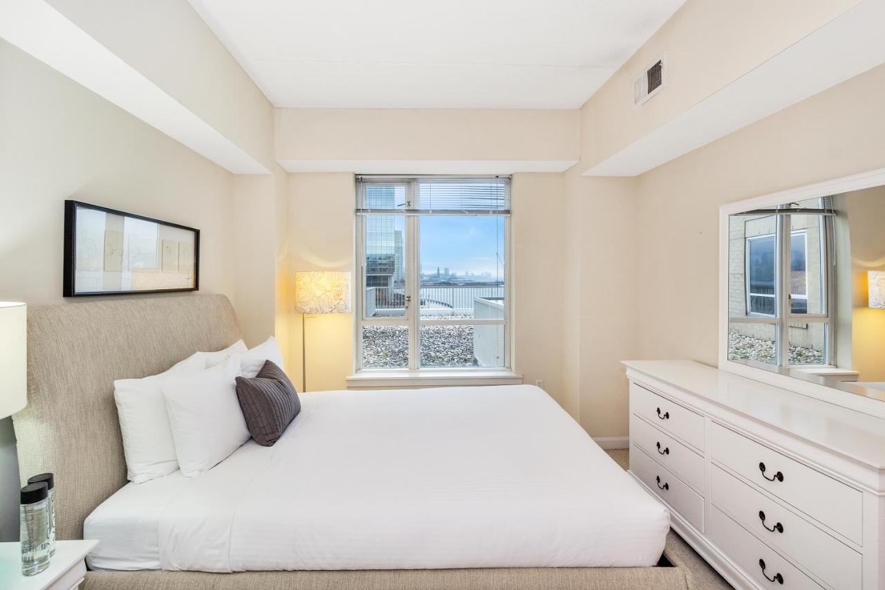 Dharma Home Suites Jc At Exchange Place ジャージーシティ エクステリア 写真